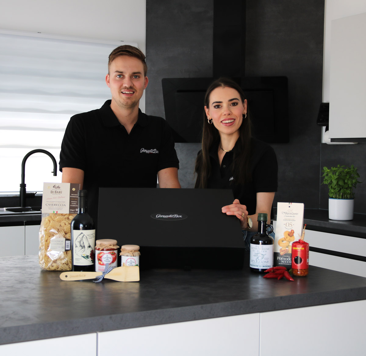 GenusstoBox Gründer mit Box